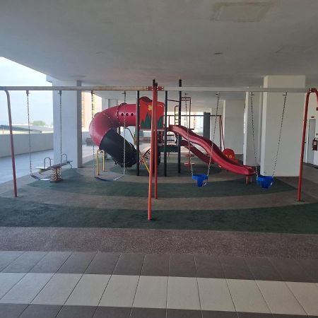 Seaside Haven Homestay Seaview Unit With Pool Opposite Ktcc & Mayang Mall - Pangsapuri Ladang Tanjung クアラ・トレンガヌ エクステリア 写真