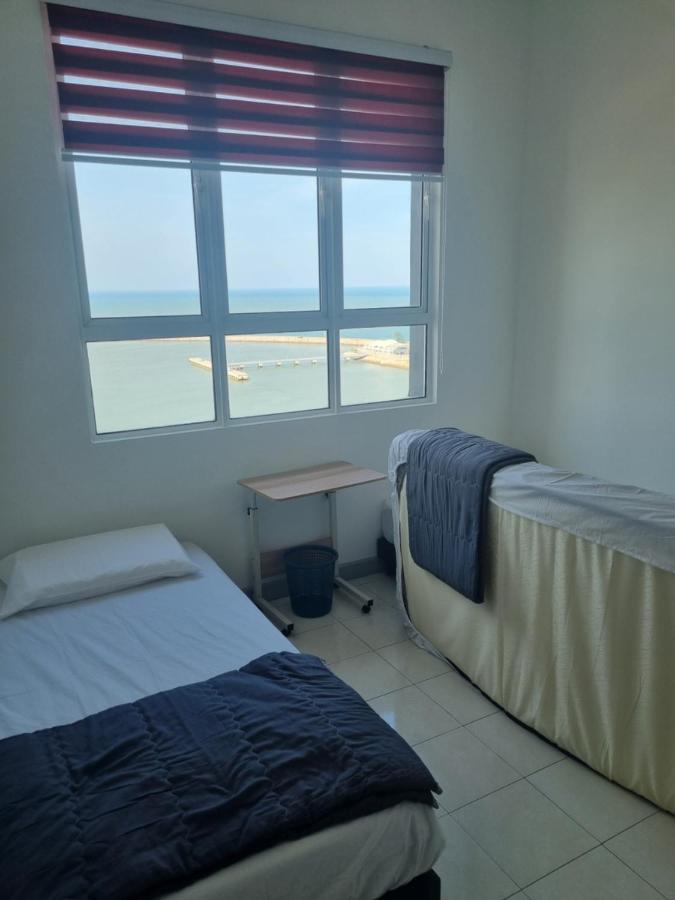Seaside Haven Homestay Seaview Unit With Pool Opposite Ktcc & Mayang Mall - Pangsapuri Ladang Tanjung クアラ・トレンガヌ エクステリア 写真
