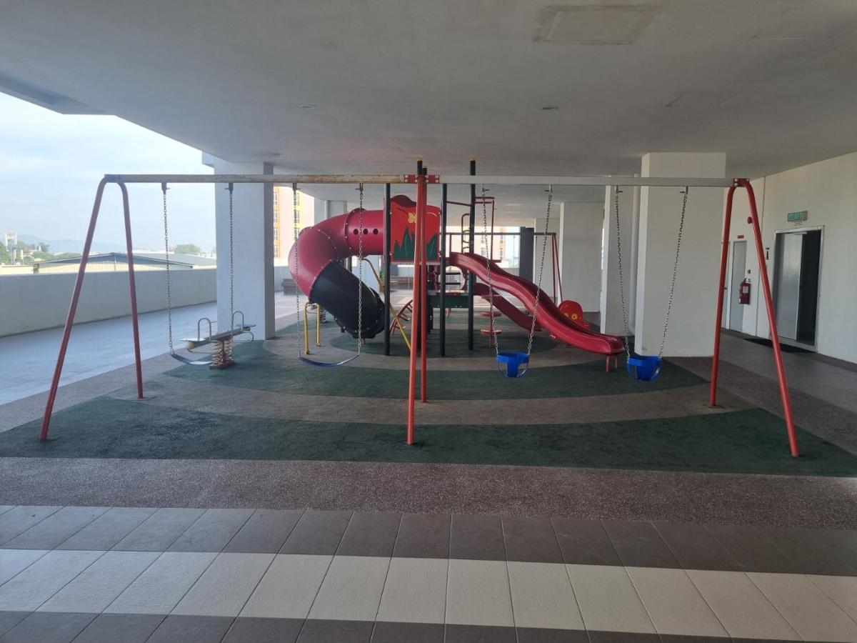 Seaside Haven Homestay Seaview Unit With Pool Opposite Ktcc & Mayang Mall - Pangsapuri Ladang Tanjung クアラ・トレンガヌ エクステリア 写真